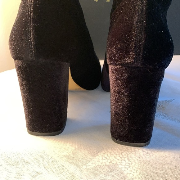 Lord & Taylor 424 Fifth collection suede ankle boots - Picture 3 of 8